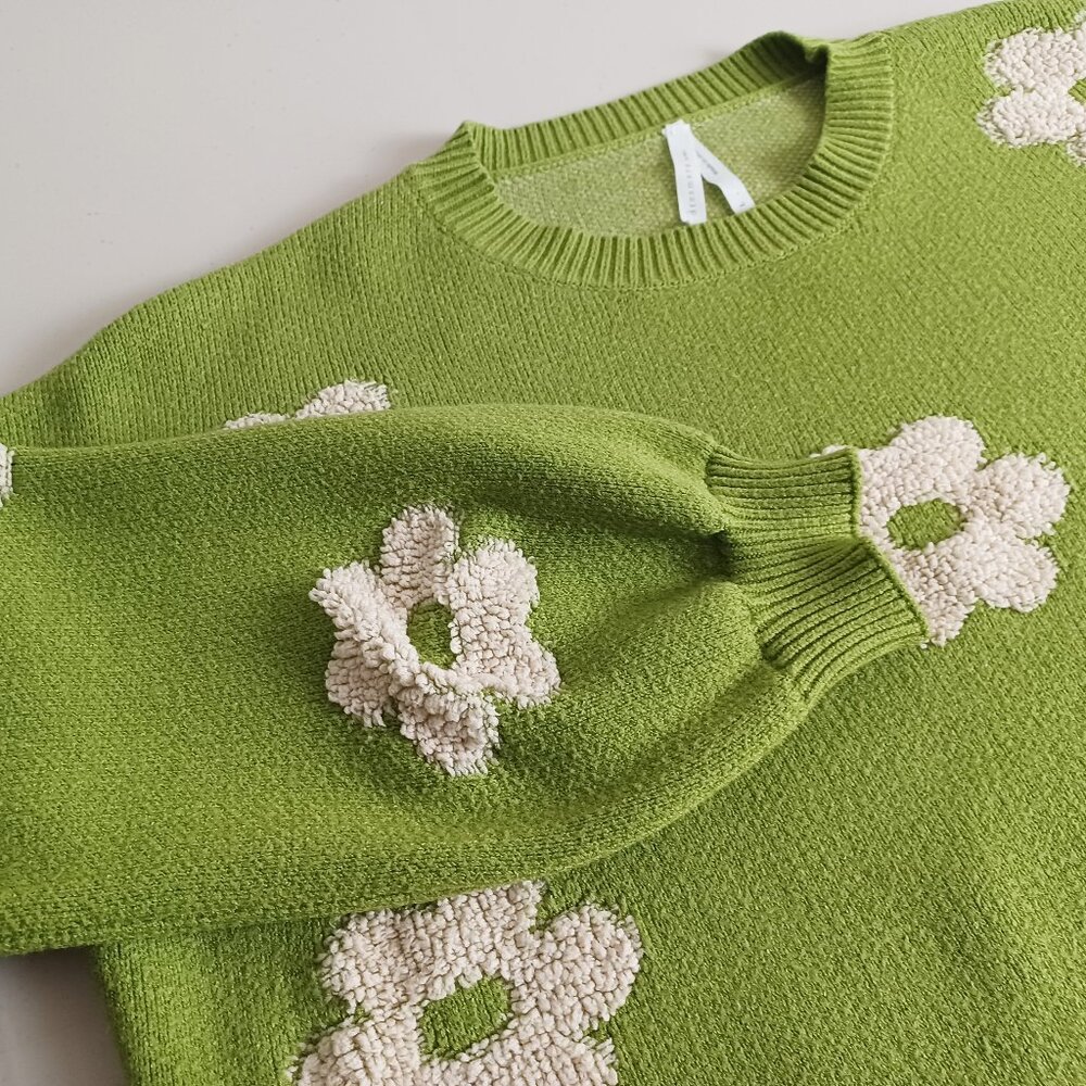 Dreamers Oversized Cropped Floral Sweater - Picture 4 of 16